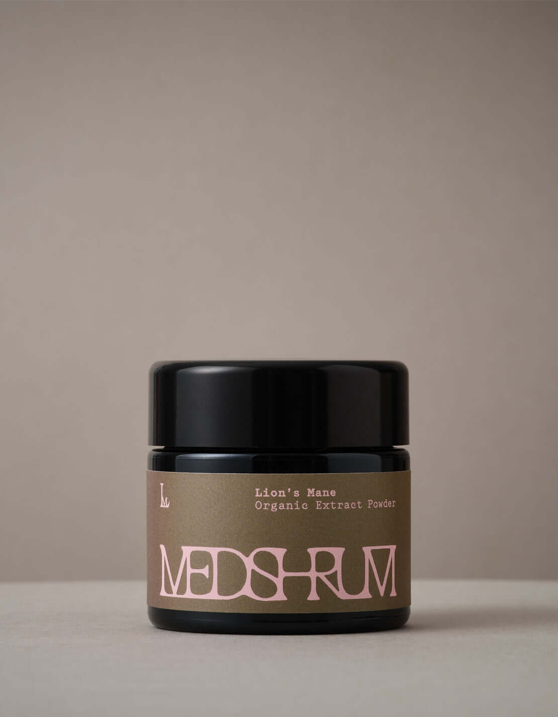 Medshrum Lion’s Mane Organic Extract Powder in eco-friendly packaging. Enhances brain health and mental clarity.